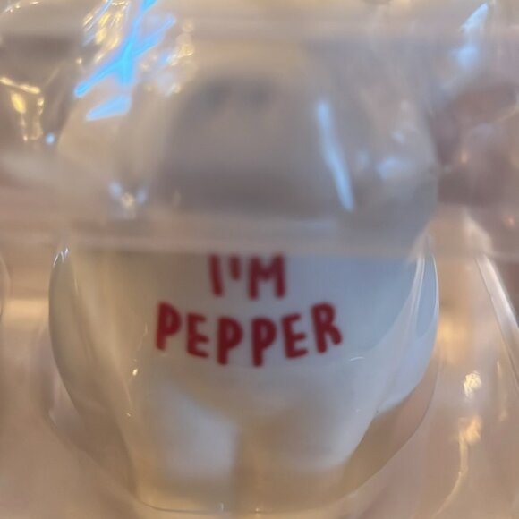 Red Shed Pig Salt and Pepper Shaker Set - Picture 3 of 7